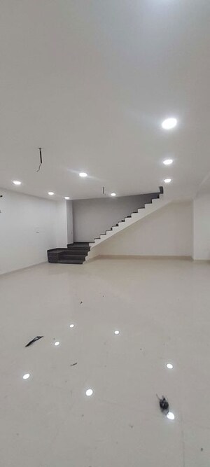 Furnished Amenities in  Showroom at Devendra Nagar – for Rent