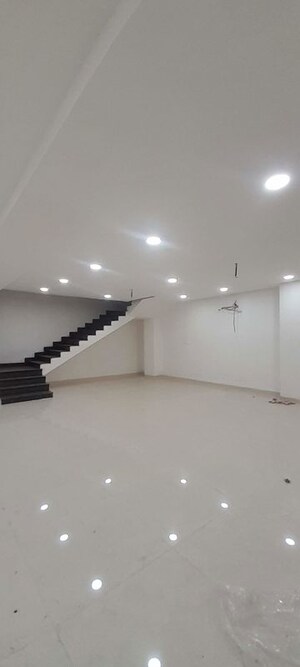 Furnished Amenities in  Showroom at Devendra Nagar – for Rent