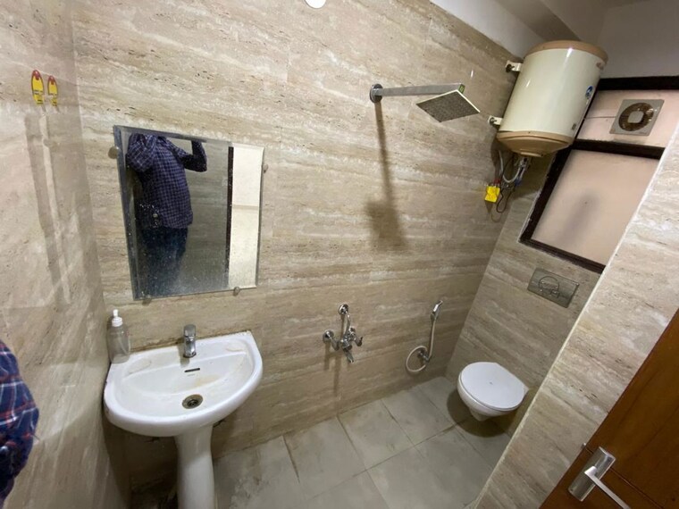 Bathroom, palm-residency-chhatarpur 1 Bedroom 480 Sq.Ft. Builder Floor In Chattarpur Delhi 10680148