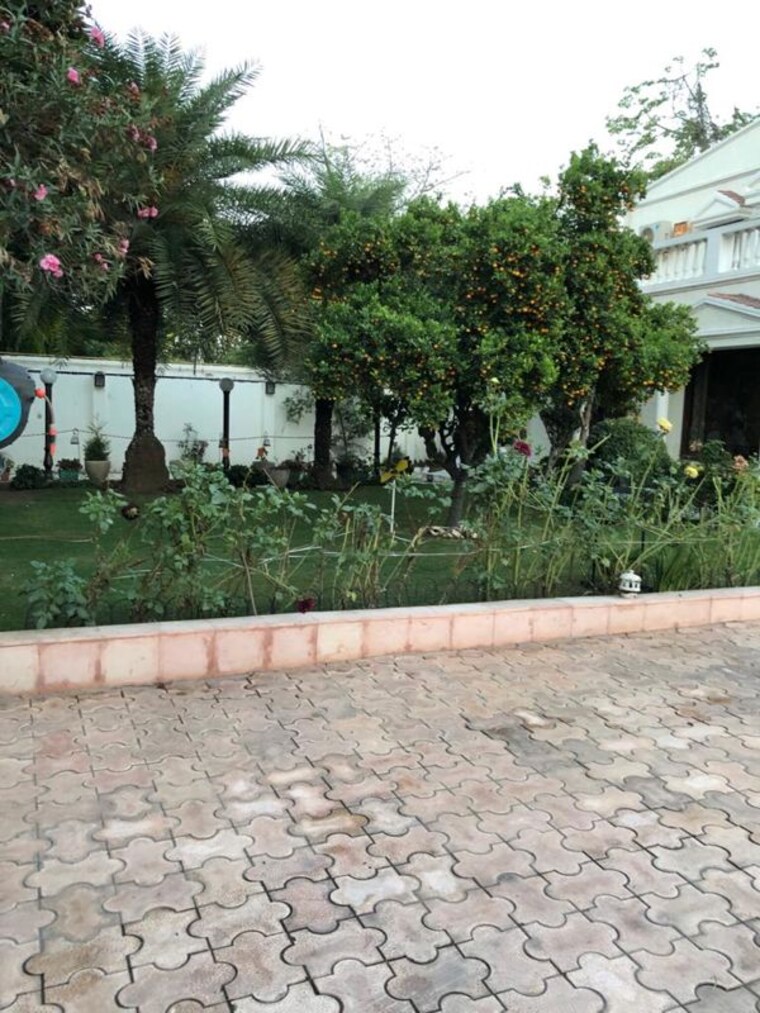 Balcony, sainik farm 4 Bedroom 10800 Sq.Ft. Villa In Sainik Farm Delhi 10679992