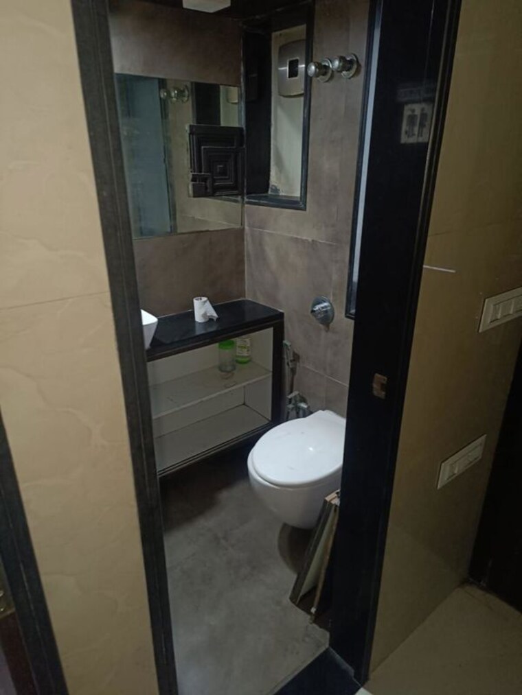 Bathroom, tulsiani-chambers Commercial Office Space 1200 Sq.Ft. In Nariman Point Mumbai 10680153