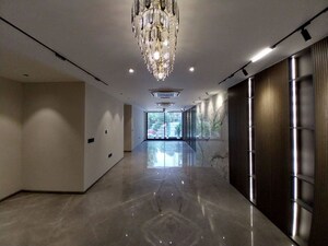 Building Lobby in 3 BHK Builder Floor at Sector 21 – for Rent