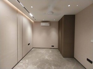 Room in 3 BHK Builder Floor at Sector 21 – for Rent