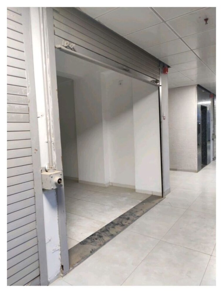 undefined, tragad Commercial Shop 650 Sq.Ft. In Tragad Ahmedabad 10680154