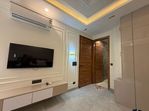Building Lobby in 2 BHK Builder Floor at Sector 43 – for Rent
