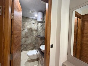 Balcony in 2 BHK Builder Floor at Sector 43 – for Rent
