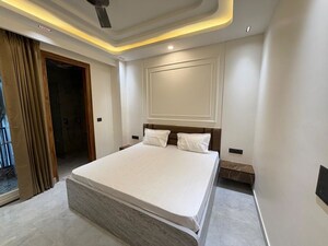 Bedroom in 2 BHK Builder Floor at Sector 43 – for Rent