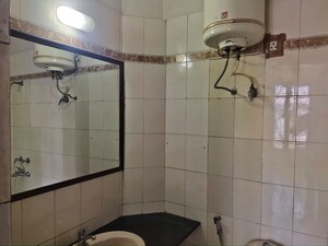 Bathroom in 2.5 BHK Builder Floor at Uppal Southend, Sector 49 – for Sale