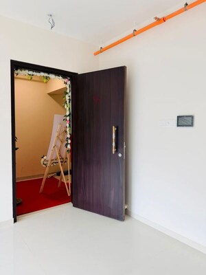Room in 2 BHK Apartment at Kalpataru Parkcity Eternia, Kolshet Road – for Rent