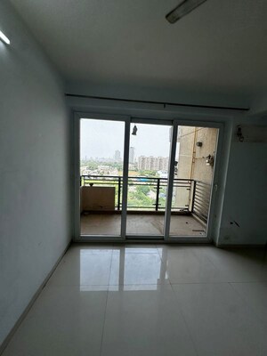 Room in 2.5 BHK Apartment at Pareena Micasa, Sector 68 – for Rent