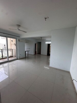 Room in 2.5 BHK Apartment at Pareena Micasa, Sector 68 – for Rent