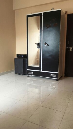 Room in 3 BHK Apartment at Piska More – for Rent