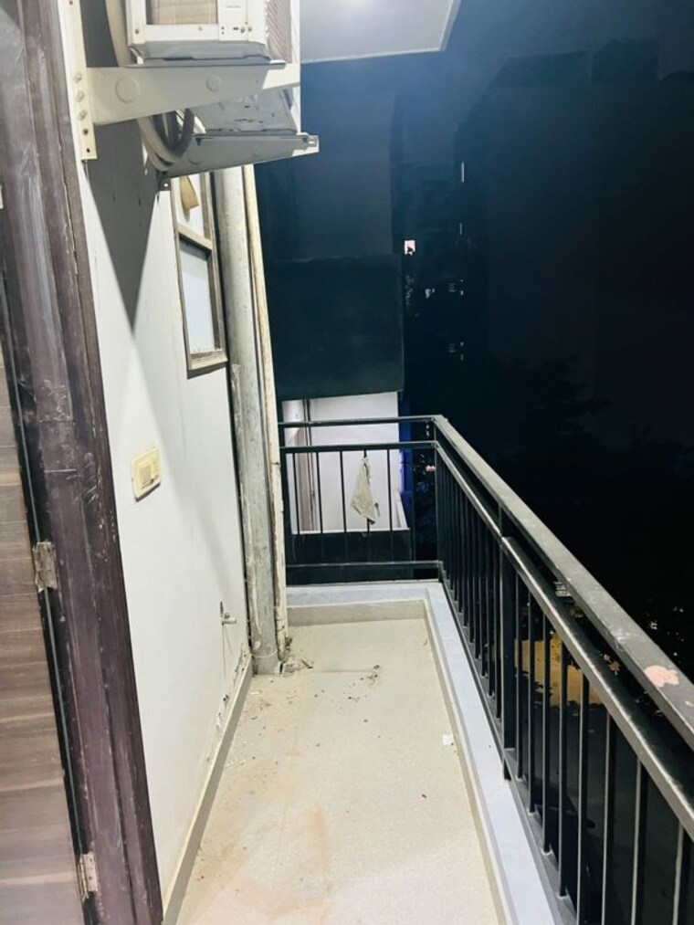 Balcony, sector 43 2 Bedroom 105 Sq.Yd. Builder Floor In Sector 43 Gurgaon 10680201