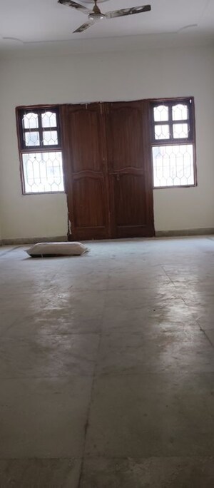 Room in 2 BHK Builder Floor at Uppal Southend, Sector 49 – for Rent