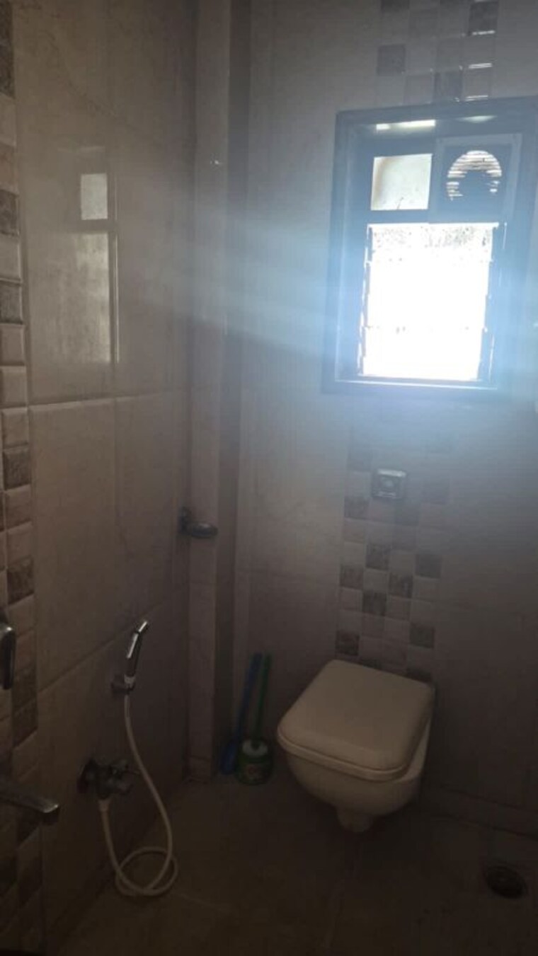 Bathroom, jheel-darshan-apartment 2 Bedroom 1000 Sq.Ft. Apartment In Powai Mumbai 10680275