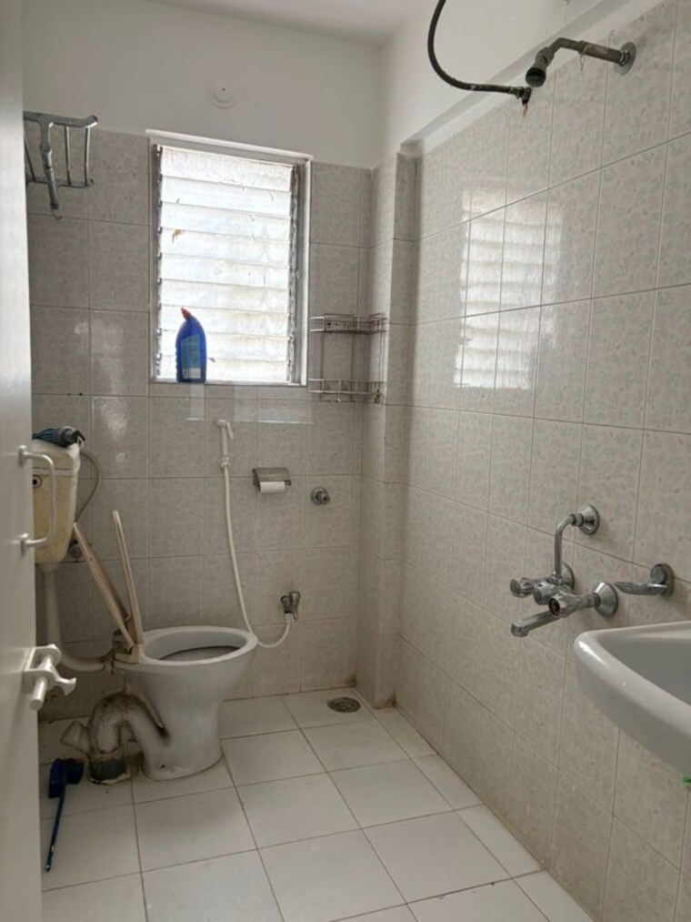 Bathroom, sayali-garden 2 Bedroom 1000 Sq.Ft. Apartment In Aundh Pune 10680261