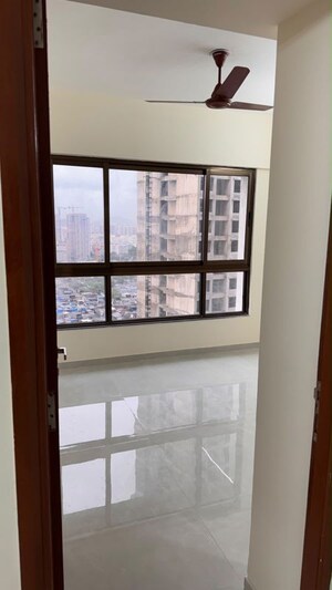 Room in 1 BHK Apartment at Siddha Sky, Sion – for Rent