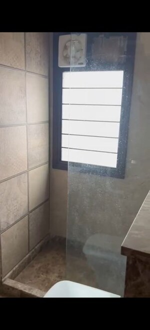 Room in 3 BHK Builder Floor at Jungpura Extension – for Rent