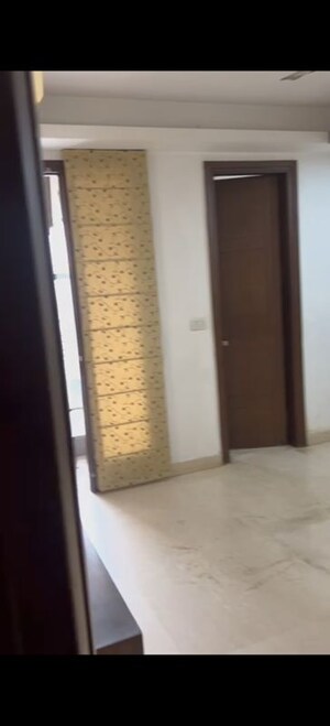 Building Lobby in 3 BHK Builder Floor at Jungpura Extension – for Rent