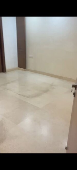 Room in 3 BHK Builder Floor at Jungpura Extension – for Rent