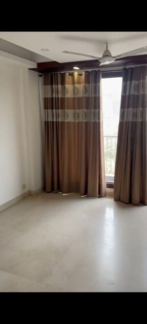 Room in 3 BHK Builder Floor at Jungpura Extension – for Rent