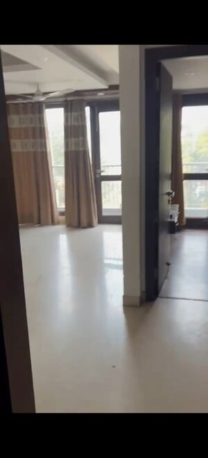 Room in 3 BHK Builder Floor at Jungpura Extension – for Rent