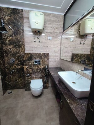 Bathroom in 4 BHK Apartment at Unitech Heritage City, Sector 25 – for Sale