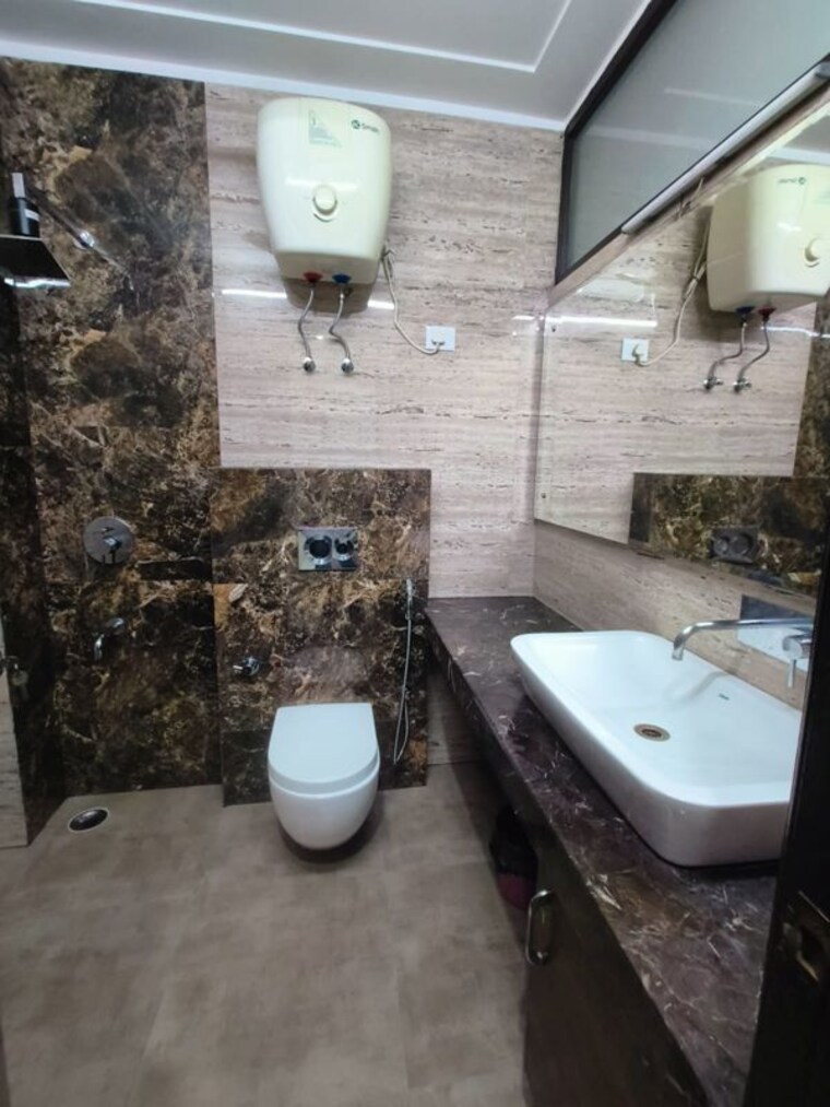 Bathroom, unitech-heritage-city 4 Bedroom 3000 Sq.Ft. Apartment In Sector 25 Gurgaon 10680292