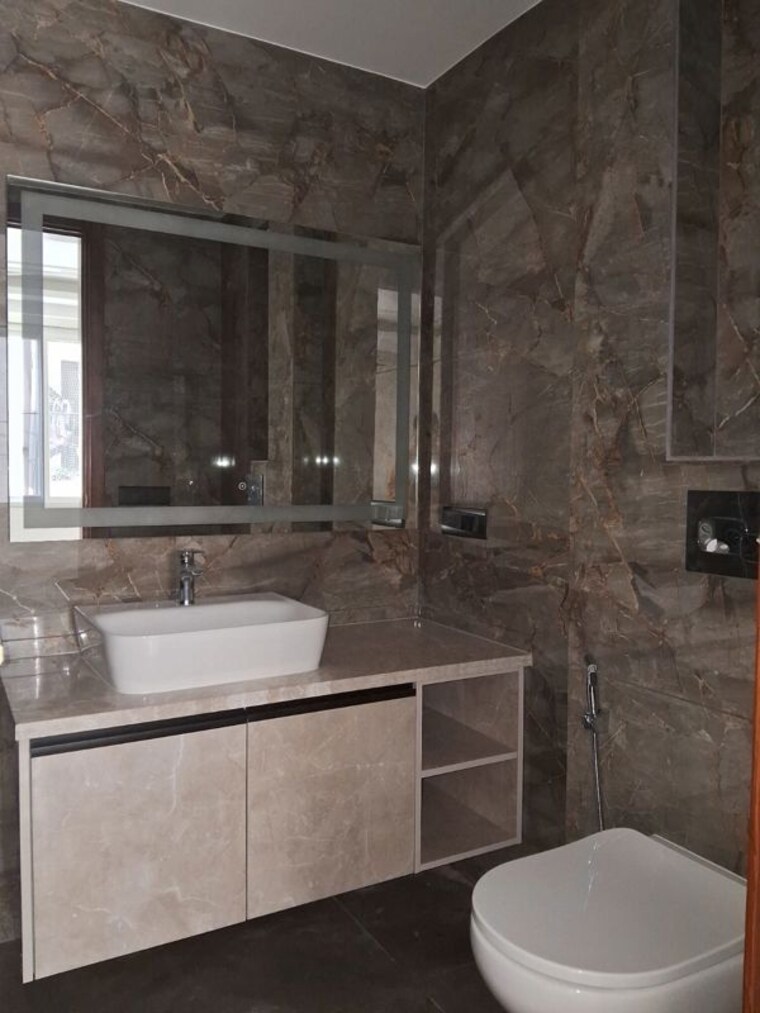 Bathroom, greater kailash i 3 Bedroom 1800 Sq.Ft. Builder Floor In Greater Kailash I Delhi 10680313