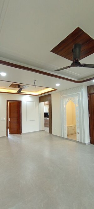 Furnished Amenities in 3 BHK Builder Floor at BPTP District 3, Sector 85 – for Sale
