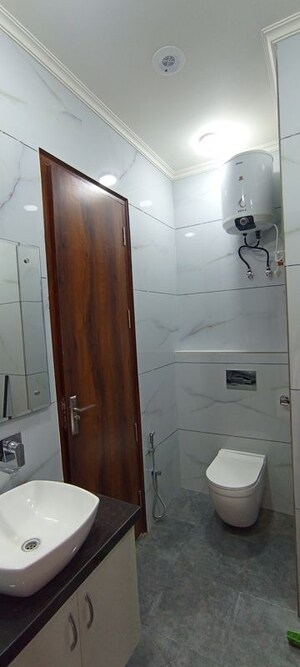 Kitchen in 3 BHK Builder Floor at BPTP District 3, Sector 85 – for Sale
