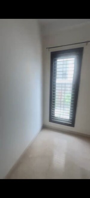 Room in 3 BHK Builder Floor at Lajpat Nagar Iii – for Rent