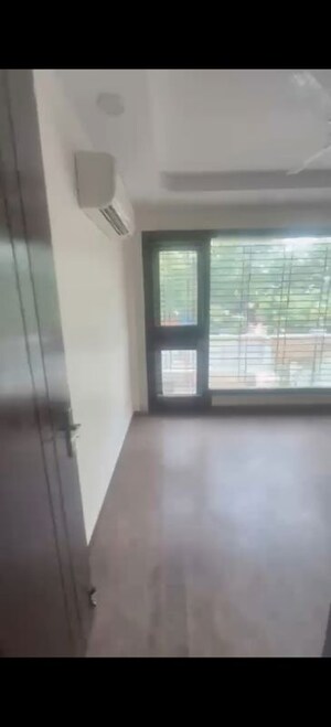 Room in 3 BHK Builder Floor at Lajpat Nagar Iii – for Rent