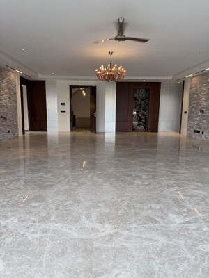 Room in 3 BHK Builder Floor at Sector 22 – for Rent