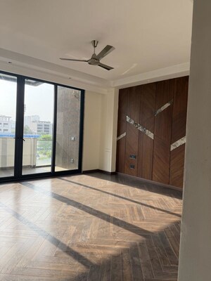 Room in 3 BHK Builder Floor at Sector 22 – for Rent
