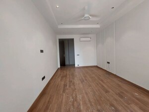 Room in 3 BHK Builder Floor at Sector 21 – for Rent