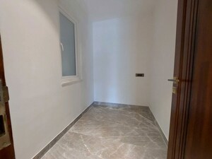 Room in 3 BHK Builder Floor at Sector 21 – for Rent