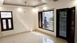 5 BHK Builder Floor For Rent in Model Town