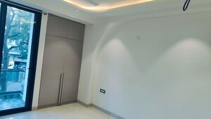 Room in 3 BHK Builder Floor at Vipul World Floors, Sector 48 – for Rent