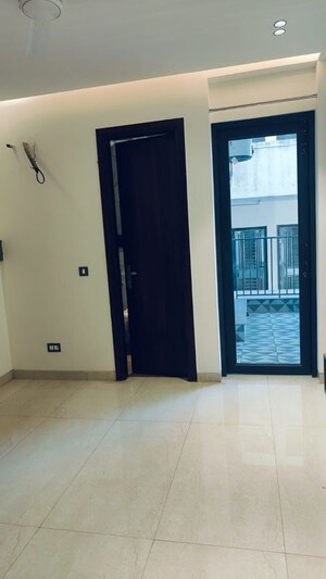 Room in 3 BHK Builder Floor at Vipul World Floors, Sector 48 – for Rent