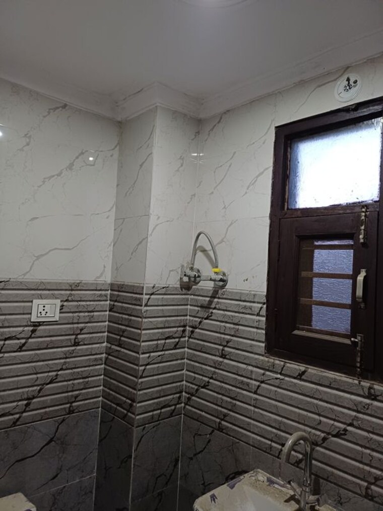 Bathroom, tajpur 6 Bedroom 85 Sq.Yd. Independent House In Tajpur Delhi 10680412