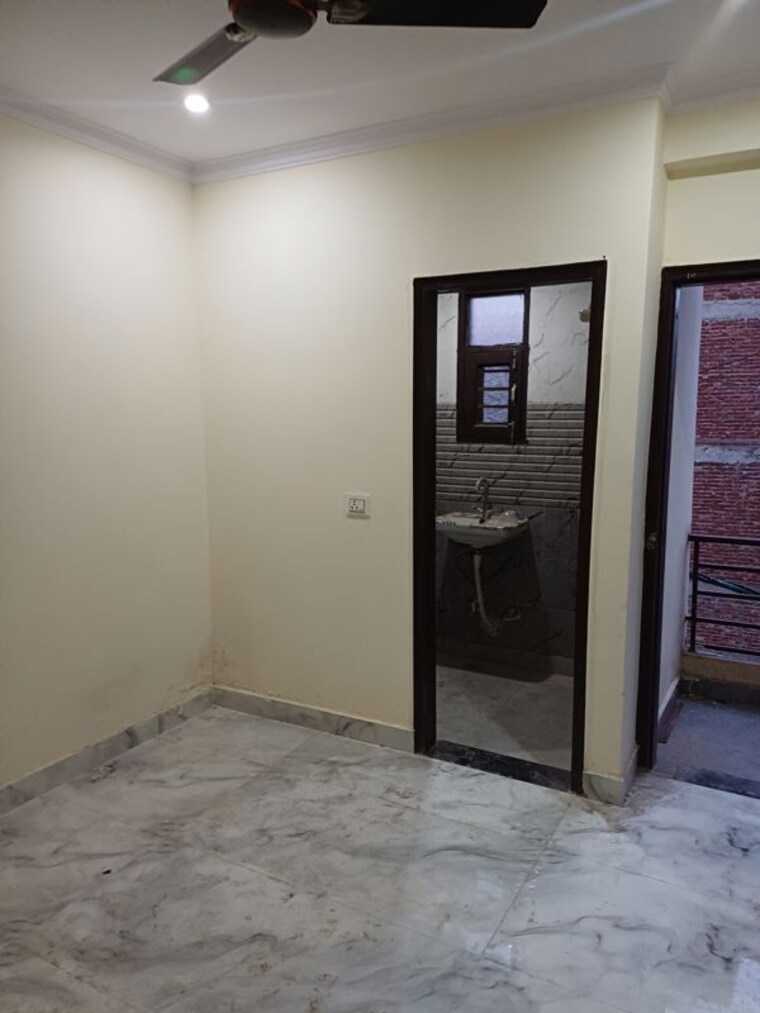 Room, tajpur 6 Bedroom 85 Sq.Yd. Independent House In Tajpur Delhi 10680412
