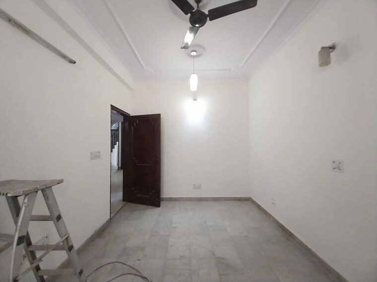 Room, rwa-apartments-sector-19 3 Bedroom 112 Sq.Mt. Independent House In Sector 19 Noida 10680399