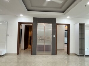 Room in 3 BHK Apartment at Aparna One, Shaikpet – for Rent