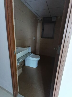 Furnished Amenities in 2 BHK Apartment at Kalpataru Immensa D, Kolshet Road – for Rent