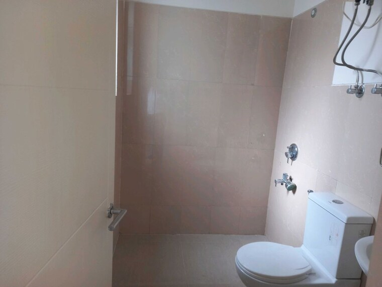 Bathroom, sector 22 3 Bedroom 1550 Sq.Ft. Builder Floor In Sector 22 Gurgaon 10680436