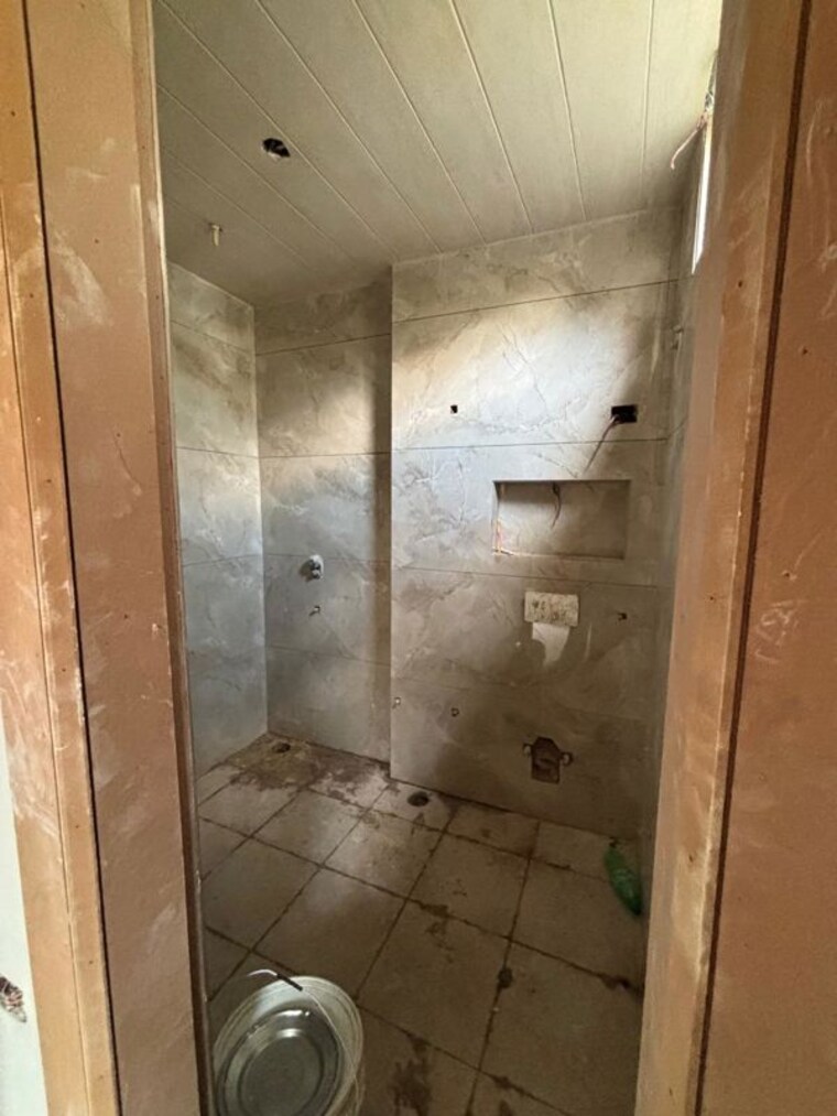 Bathroom, rohini sector 15 3 Bedroom 1400 Sq.Ft. Builder Floor In Rohini Sector 15 Delhi 10680428