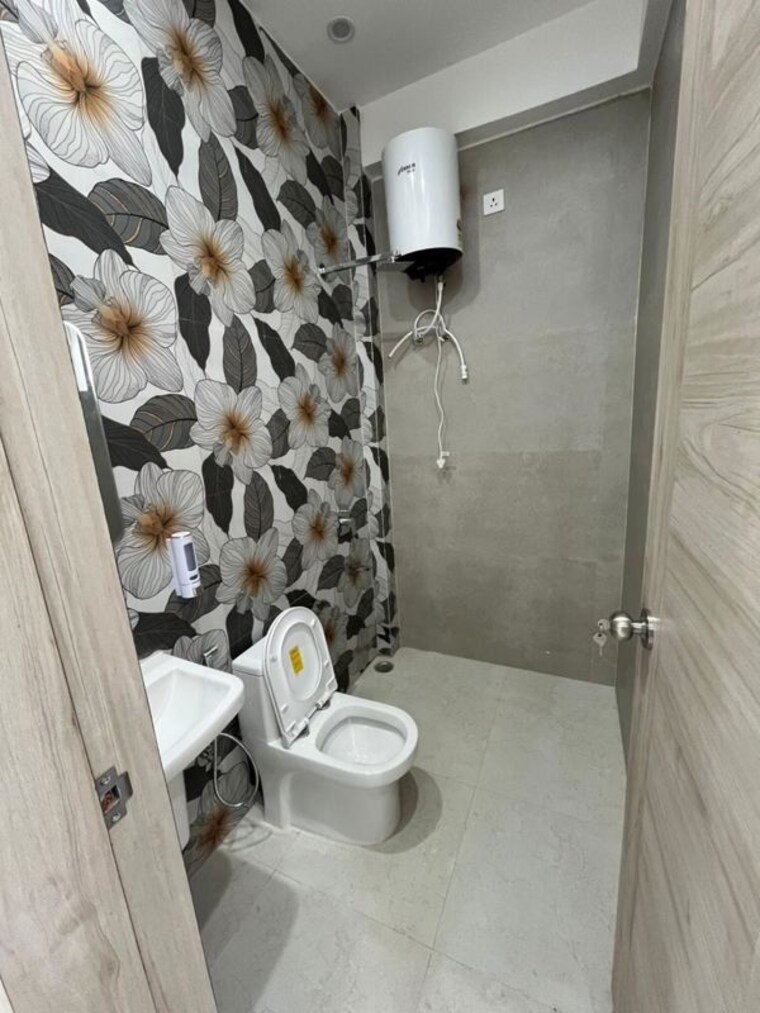 Bathroom, aman vihar 3 Bedroom 2200 Sq.Ft. Builder Floor In Aman Vihar Dehradun 10680458