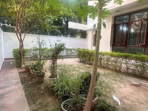 5 BHK Villa – Garden View at Eros Rosewood City, Sector 49 - for Rent