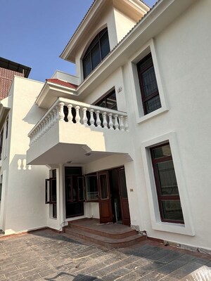 5 BHK Villa – Exterior View View at Eros Rosewood City, Sector 49 - for Rent